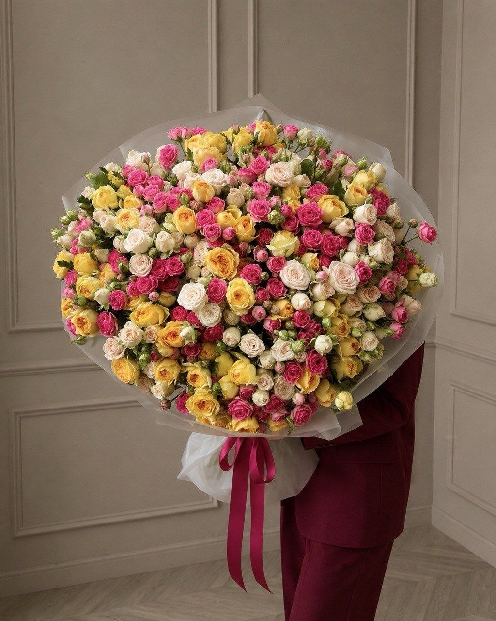 Arrangement of 131 spray roses
