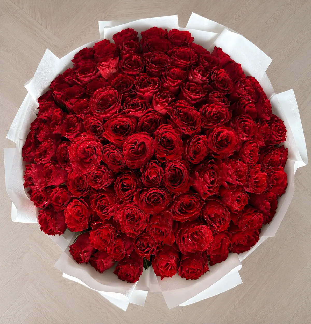 Photo shows 101 roses · Collection №01