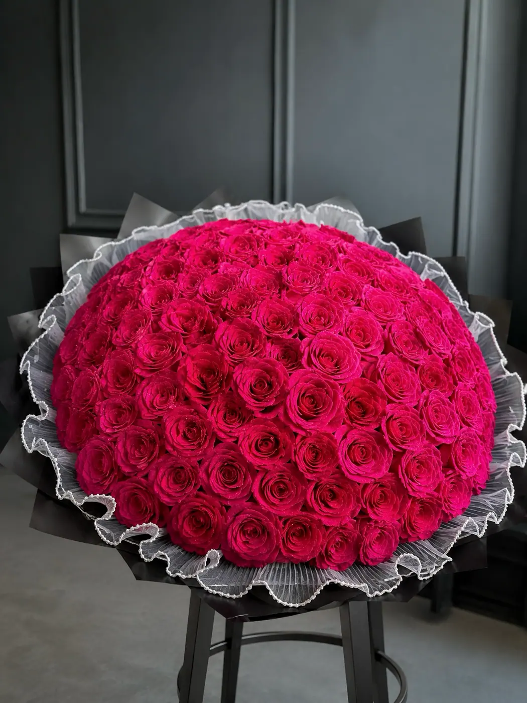 Photo shows 101 roses · Collection №02